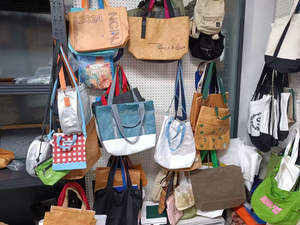 Sac en <span class=keywords><strong>toile</strong></span> <span class=keywords><strong>de</strong></span> <span class=keywords><strong>jute</strong></span> réutilisable avec logo personnalisé Sac <span class=keywords><strong>de</strong></span> plage d'été avec des cocotiers Sac <span class=keywords><strong>de</strong></span> shopping - Product Image 2