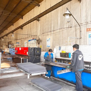 Maille métallique expansée de haute qualité, fourniture directe d'<span class=keywords><strong>usine</strong></span>, surface lisse, tissage uni, perforée pour marche d'escalier - Product Image 2