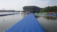 Pont flottant modulaire Hisea OEM en PEHD, long ponton quadruple 2000x500x400mm, antidérapant, 350kg/m, pour quai de marina et passerelle flottante