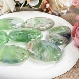 Oferta Especial: Piedra de Fluorita con Forma de Copo de Nieve y Pluma Natural, Cristal Artesanal para Sanación, Diseñada en Forma de Palma - Product Image 5