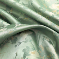 Nouvelle arrivée 100% polyester satin tissu haute brillance sans plis doux imprimé jupes vêtements de nuit pour les Textiles de maison de luxe pour les filles
