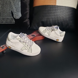 Chaussures d'été décontractées pour enfants pour filles de 2 à 3 ans avec paillettes brillantes et semelle souple <span class=keywords><strong>en</strong></span> <span class=keywords><strong>cuir</strong></span>. - Product Image 3