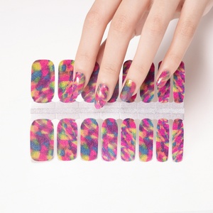 Faux Ongles Réfléchissants Scintillants Effet Lumière Polaire à Coller Soi-même – Kit Complet d'Ongles Artificiels à Couverture Totale avec Paillettes et Effet Luminescent Nocturne - Product Image 2