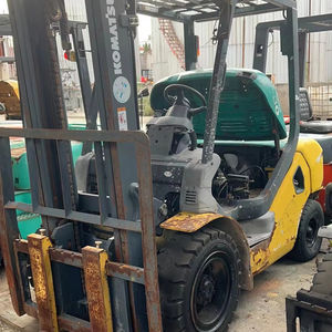 Montacargas Diésel Komatsu FD30 Usado Original de Japón, 3 Toneladas, con Mástil de Dos Etapas y Distancia Central de Carga de 1000 mm, en Venta - Product Image 1