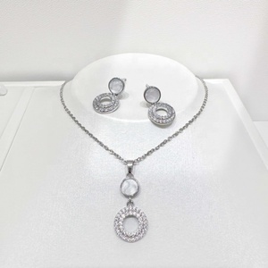 Juego de Joyería Geométrica de Plata de Ley 925, Diseño Personalizado, Elegante, con Zirconia, Collar y Aretes para Mujer - Product Image 1