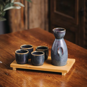 Ensemble de saké en céramique en gros, vaisselle en porcelaine avec plateau en bambou, pot à saké et 4 tasses de style japonais pour restaurant ou cadeau - Product Image 2