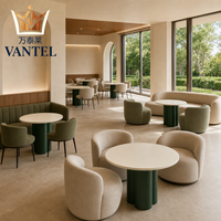Table d'appoint ronde moderne pour hôtel avec plateau blanc et base en piédestal vert pour hall, salon, café, villa