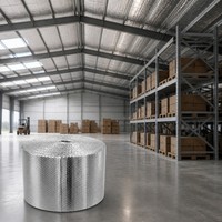 Isolation thermique moderne et écologique en feuille de bulles avec R4.0 pour entrepôts en métal ondulé
