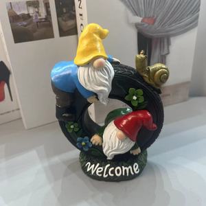 Figura de Gnomo de Jardín de Resina con Letrero de Bienvenida, Decoración para Exteriores - Product Image 3