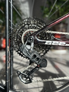 จักรยานเสือภูเขา OEM 29er คาร์บอนไฟเบอร์ พร้อมระบบเกียร์อิเล็กทรอนิกส์ 12 สปีด เบรกไฮดรอลิก สำหรับการแข่งขันออฟโรด รุ่น Bee Carbon Fiber - Product Image 3