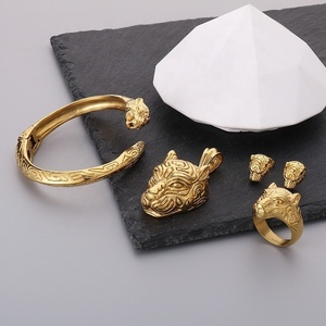 Ensemble de 4 bagues créatives en acier titane pour homme, motif tête de tigre personnalisée - Product Image 3