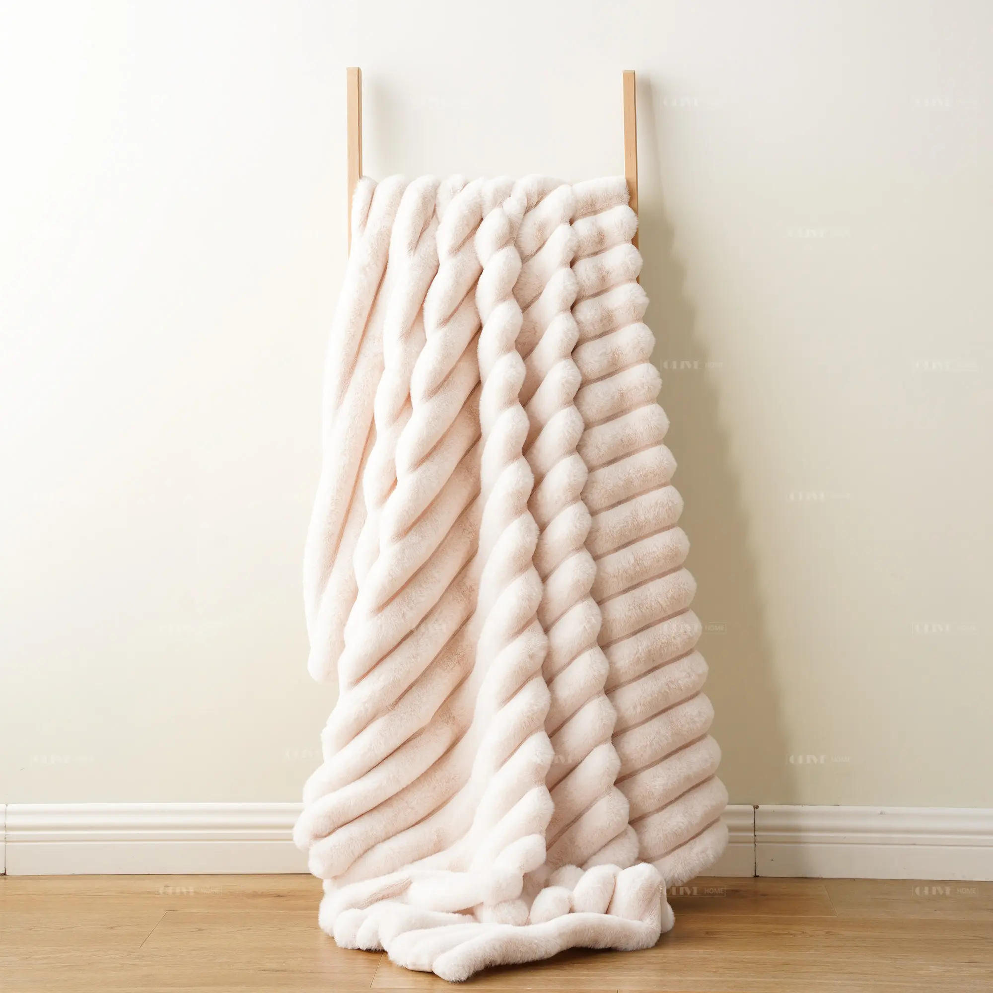 सर्दियों के रोब कोट के लिए सफेद धारीदार कृत्रिम खरगोश फर का कपड़ा, कंबल फेंकना खरगोश धारी कृत्रिम फर का कपड़ा यार्ड कम MOQ द्वारा बेचा जाता है