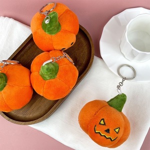 Porte-clés en peluche super doux <span class=keywords><strong>de</strong></span> style dessin animé en forme <span class=keywords><strong>de</strong></span> citrouille mignonne avec rembourrage en coton PP, accessoire d'Halloween pour les 14 ans et plus - Product Image 4