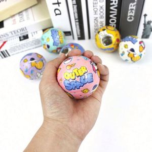 Balle anti-stress astronaute en mousse PU personnalisée, jouet spatial souple à presser pour enfants et adolescents, amusant pour soulager le stress et cadeau promotionnel - Product Image 2