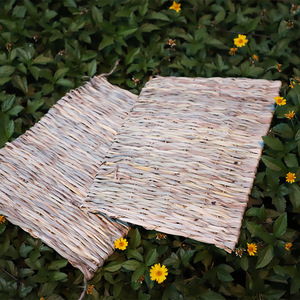 Tapis pour animaux de compagnie en paille tissée à la main, rectangulaire 43x29, écologique, pour chinchilla, lapin, cochon d'inde - Product Image 1