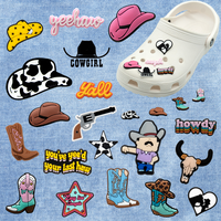 Vente en gros de décorations de chaussures Kawaii personnalisées en PVC pour bricolage Accessoires de sandales sabots avec breloques de bottes en caoutchouc Cowboy Star