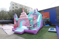 Lilytoys Nouveauté Château Gonflable Licorne pour Fête d'Anniversaire, Château de Rebond Gonflable Extérieur en Forme de Gâteau pour Enfants