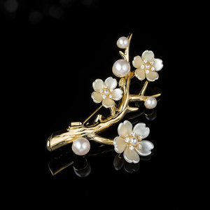 Muyu Plum Blossom Brooch Gold Pearl Flower Women's Wedding Fashion Jewelry Accessory - Product Image 2