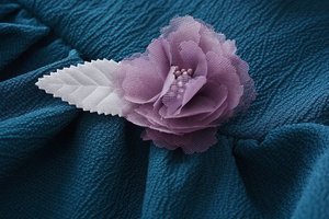 Vêtements en gros pour filles : T-shirts décontractés unis foncés et pantalons blancs, ensembles de survêtements à prix abordable, en provenance de fournisseur chinois - Product Image 3