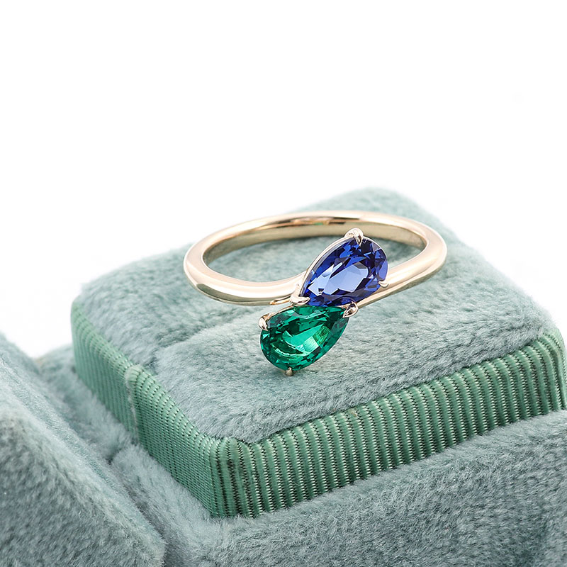 แหวนทองคำแท้ 10K ประดับด้วยแซฟไฟร์และมรกตสังเคราะห์