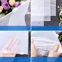Sous-vêtements et chaussettes personnalisables avec logo et impression couleur, sacs à fermeture éclair mats et givrés