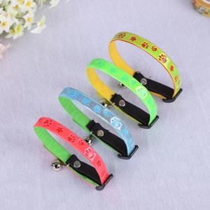 <span class=keywords><strong>Collier</strong></span> ajustable de haute qualité <span class=keywords><strong>Fluorescent</strong></span> bon marché pour chien et <span class=keywords><strong>chat</strong></span> <span class=keywords><strong>Collier</strong></span> à bande Boucle en cuir PU PVC - Product Image 2