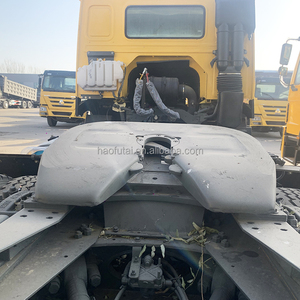 Camion trattore HOWO Prime Mover molto venduto con ruota di scorta e serbatoio carburante grande per percorsi interne africani remoti - Product Image 6