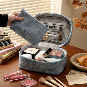 Sac de maquillage en denim délavé de haute qualité vintage avec pochette intérieure, boîte de rangement cosmétique pour voyage, salle de bain, coiffeuse, vente en gros OEM - Product Image 3