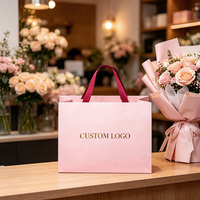 Sacs cadeaux en papier kraft de luxe imprimés sur mesure, recyclables, avec poignées torsadées, logo couleur personnalisé pour les petites entreprises, emballage de parfums
