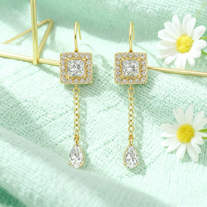 Pendientes de tuerca de moissanita VVS GRA de corte redondo con diseño de cola de pez de líneas simples, rellenos de oro de 14K, joyería de uso diario para mujer - Product Image 4