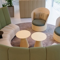 Table d'appoint moderne en bois massif avec pieds coniques, finition naturelle, pour salon, chambre et décoration d'hôtel