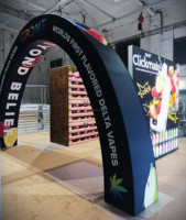 Vente chaude installation facile 20x20 stand d'exposition pour affichage d'exposition accrocheur avec support de toile de fond en aluminium