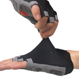 Özel Logolu Nefes Alabilen Yarım Parmaklı Halter Kaldırma Spor Salonu Eldivenleri Vücut Geliştirme Dambıl Spor Salonu Parmaksız Eldivenler - Product Image 4