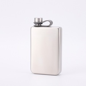 Mini-flasque carrée de 9 oz en gros, personnalisable, sans BPA, en acier inoxydable noir mat, pour whisky, vodka, liqueur, <span class=keywords><strong>alcool</strong></span>, de haute qualité, format poche - Product Image 4