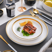 Service de vaisselle en porcelaine de haute qualité au design européen avec bord doré, assiettes blanches, passe au lave-vaisselle et respectueux de l'environnement, idéal pour les mariages