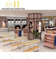 Solution de conception de boutique de parfums sur mesure, incluant des vitrines, des étagères et une planification de magasin de parfums de boutique.