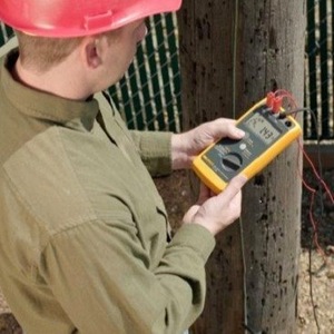 Testeur de résistance de terre Fluke F1621 500 V, précision 0,05 % pour les tests électriques - Product Image 2