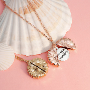 Vòng Cổ Mặt Dây Chuyền Hoa Hướng Dương Có Thể Mở Mặt Trời Bạn Là My Thiết Kế Chữ Cái Tùy Chỉnh Bằng Thép Không Gỉ Cho Mẹ Vợ Con Trai - Product Image 2