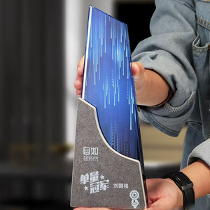 Premio de Cristal de Nuevo Diseño DT Spot Goods - Trofeo de Cristal Creativo con Forma de Ola y Base Gris - Regalo Empresarial Personalizable al por Mayor - Product Image 1