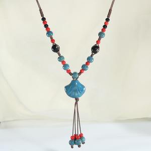 Женское колье с керамическими бусинами - Product Image 5