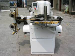 Macchina per la Produzione di Cioccolato Personalizzata, Vendita Diretta dalla Fabbrica YUCHO, Macchina per Confezionamento e Imballaggio di Cioccolatini a Forma di Moneta d'Oro - Product Image 6