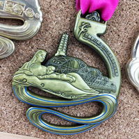 Rubans de couleur de médaille en métal plaqué or gravé sur mesure pour les collectes de fonds à but non lucratif
