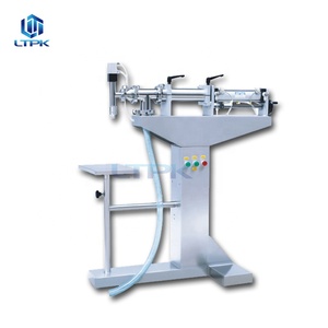 Pequeña máquina semiautomática de llenado de botellas a escala líquida de agua y aceite - Product Image 3