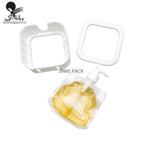 Sac d'emballage sur pied en matériau recyclé avec pompe en plastique imprimé shampoing désinfectant pour les mains et recharge de gel douche pour la lotion