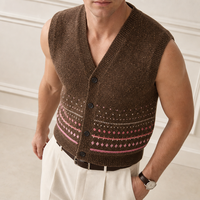 Maßgeschneiderte Strickwaren-Herstellung: Braune Fair Isle Jacquard Strickweste mit V-Ausschnitt, Knopfleiste, Ärmellos, Relaxed Fit, Großhandel