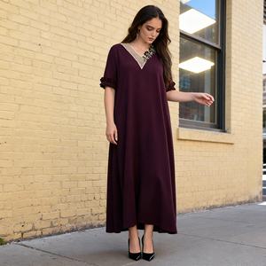 Vente en gros de robes Abaya élégantes de qualité supérieure, personnalisées, de style nouveau, en polyester, de couleur unie, pour femmes musulmanes - Product Image 3