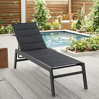 Chaise longue pliable moderne en aluminium noir avec dossier inclinable réglable et coussin, pour extérieur, patio, jardin, piscine