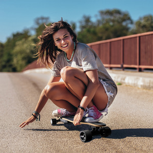 CHAQUE planche à roulettes électrique à grande vitesse <span class=keywords><strong>Longboard</strong></span> pour adultes <span class=keywords><strong>pas</strong></span> <span class=keywords><strong>cher</strong></span> en aluminium et PU 90mm roues couleur personnalisable pour garçons et filles - Product Image 1