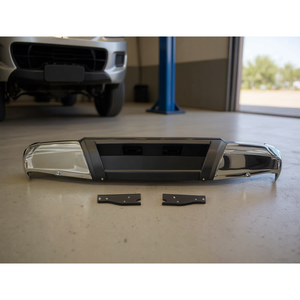 Parachoques Trasero Cromado para Nissan NP300 Navara 2016-2022 con Recortes para Enganche de Remolque, Pieza de Repuesto Atornillable, Incluye Herrajes de Montaje - Product Image 1