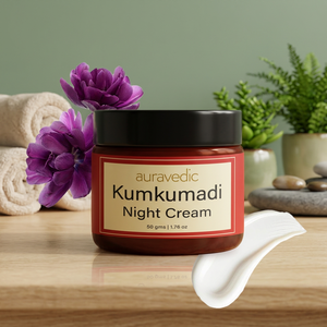 Crème de nuit Auravedic Wake Radiant Authentic Kumkumadi, formule infusée au curcuma, atténue les taches, restaure l'éclat de la peau, 50 g, tous types de peau - Product Image 3